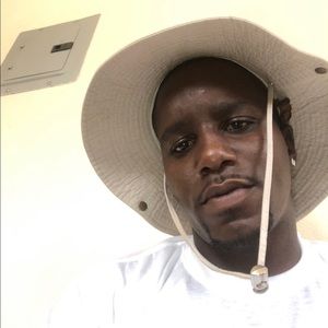 Meet your Posher, Kenyatta